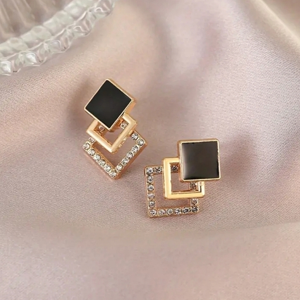 Golden rhinestones earrings